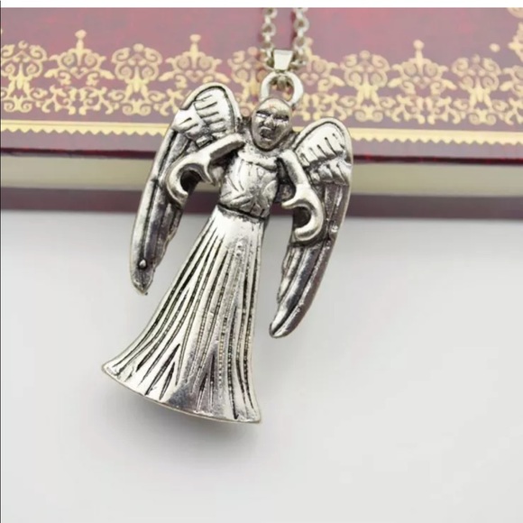 Doctor Who Weeping Angel- moves to reveal face - Picture 2 of 3